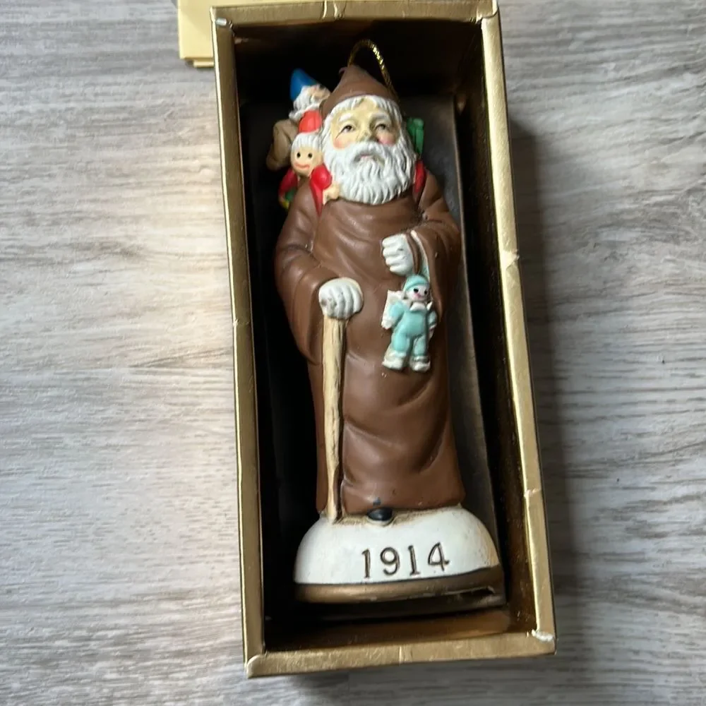 Vintage 1991 The memories of Santa Collection preloved ❤️EUC